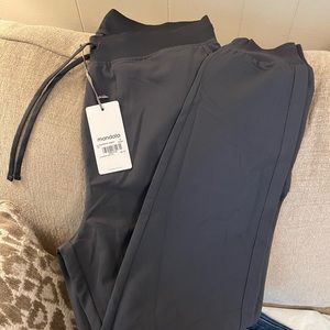 Mandala Women’s Scrub Joggers M